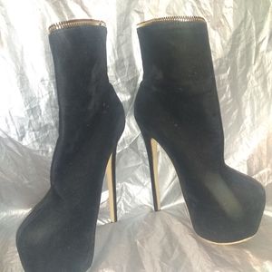 9 in high heeled boots.